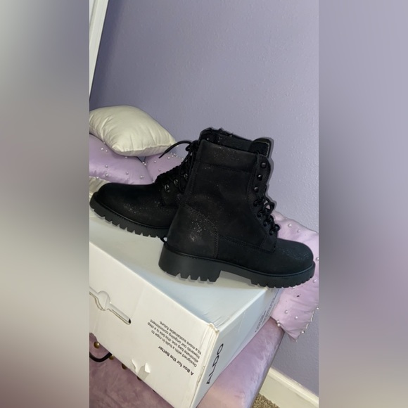 (SOLD)ALDO NWT BLACK WITH SILVER SPARKLE CUTE FOR FALL BOOTS - Picture 4 of 8